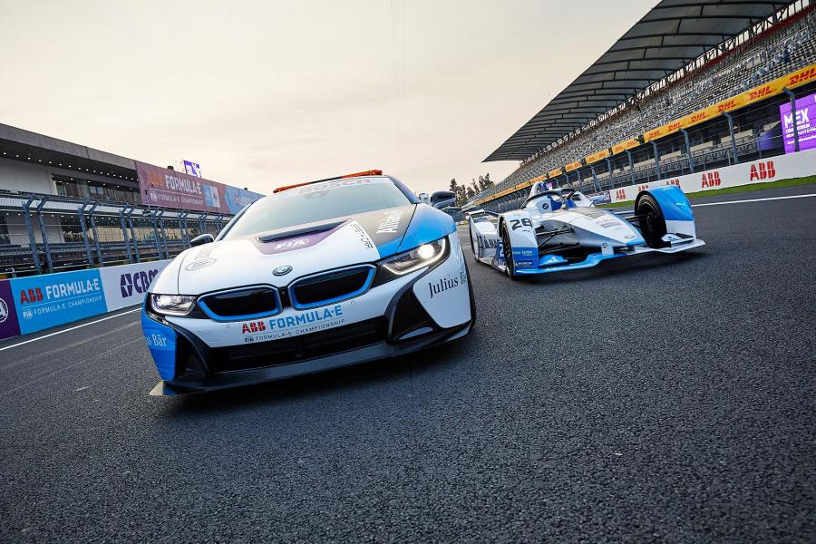  BMW i8 Formula E Safety Car 2019 года  (фото 13 из 17)